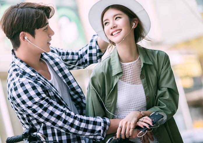 爱恋一生婚纱摄影2019开春浪漫街拍