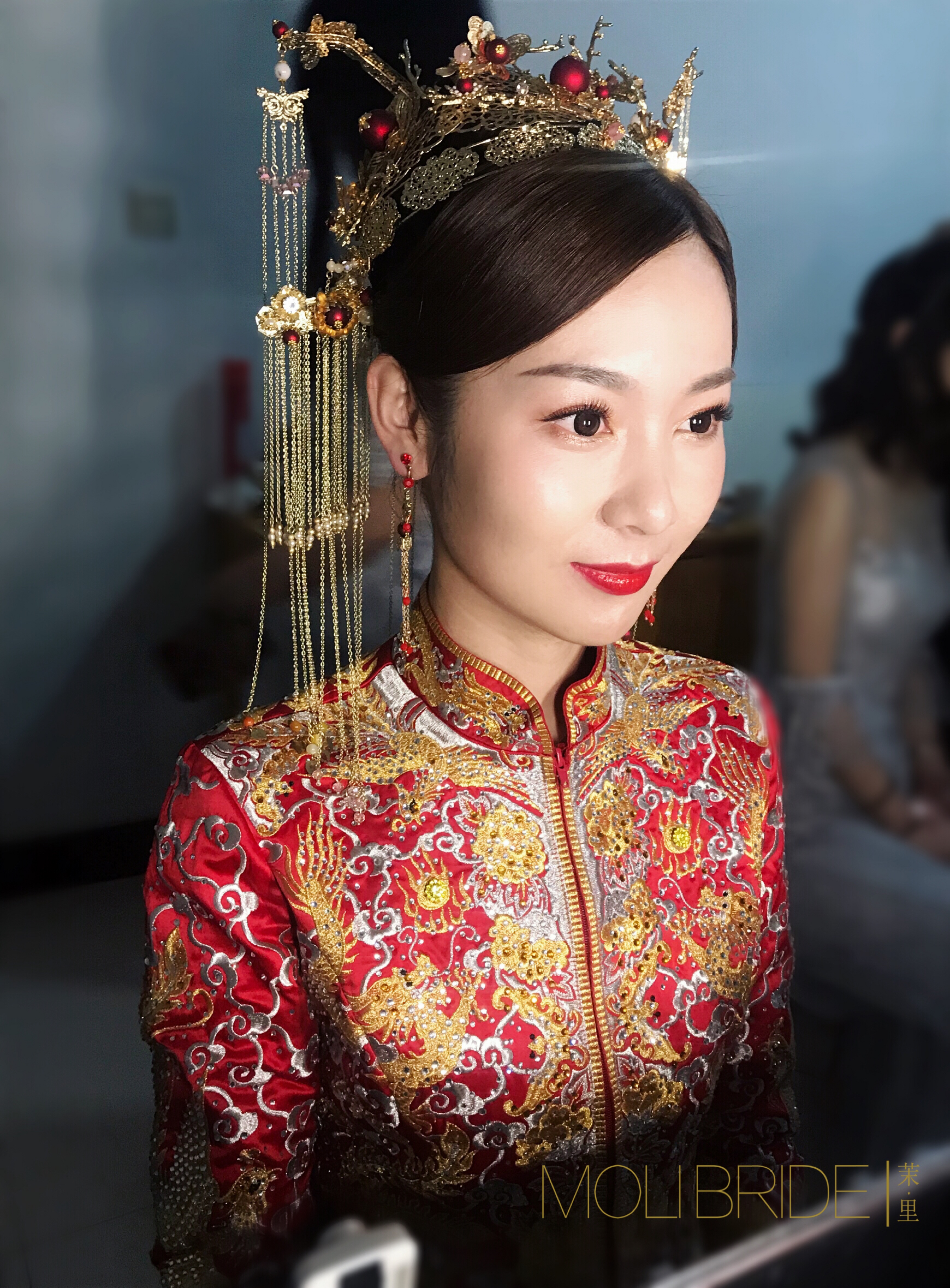 一抹红唇 满身喜庆 点点细节 让人心动！