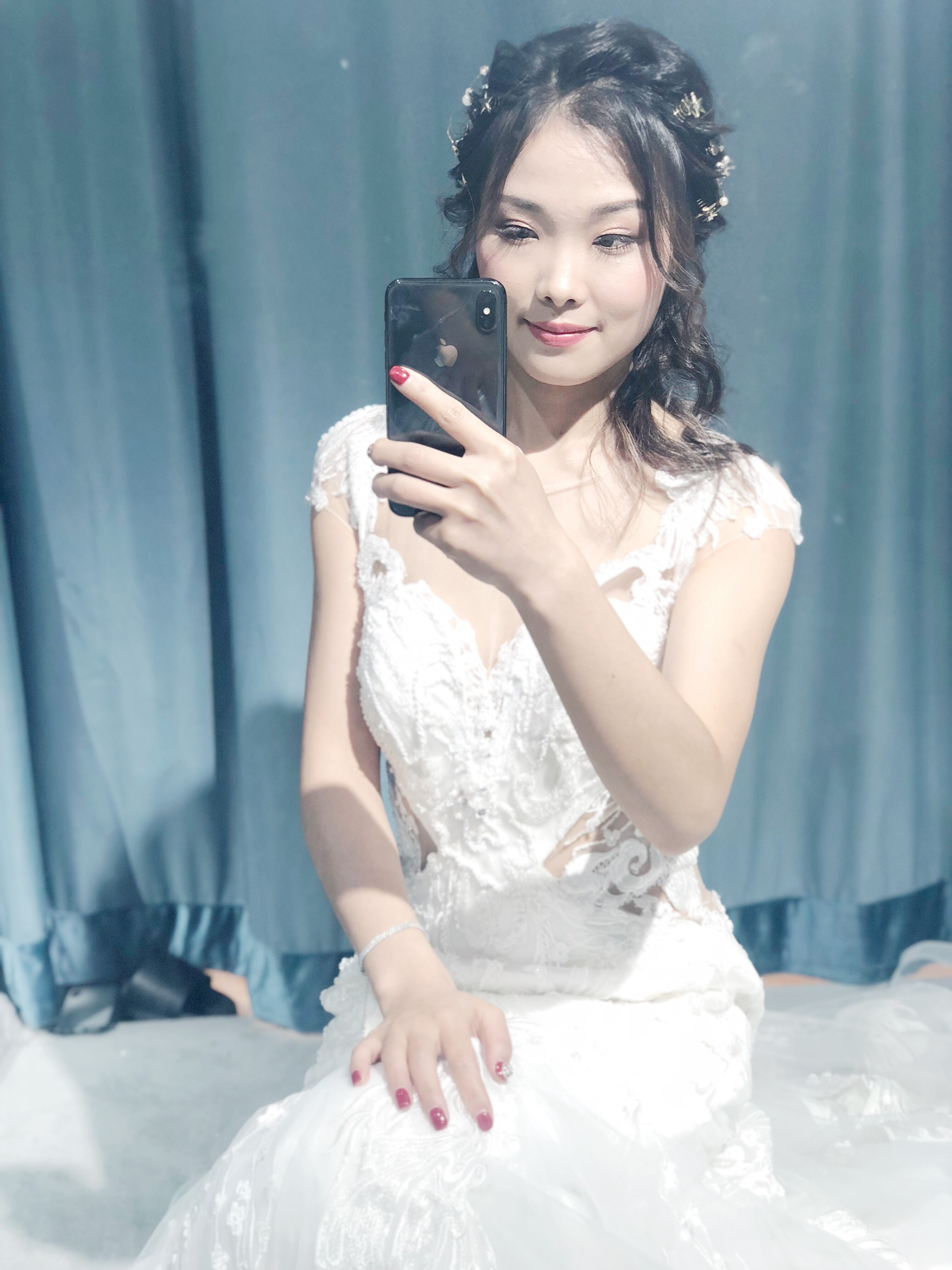 赶快扔掉你的大红裙吧！这件星空敬酒服高级又显瘦