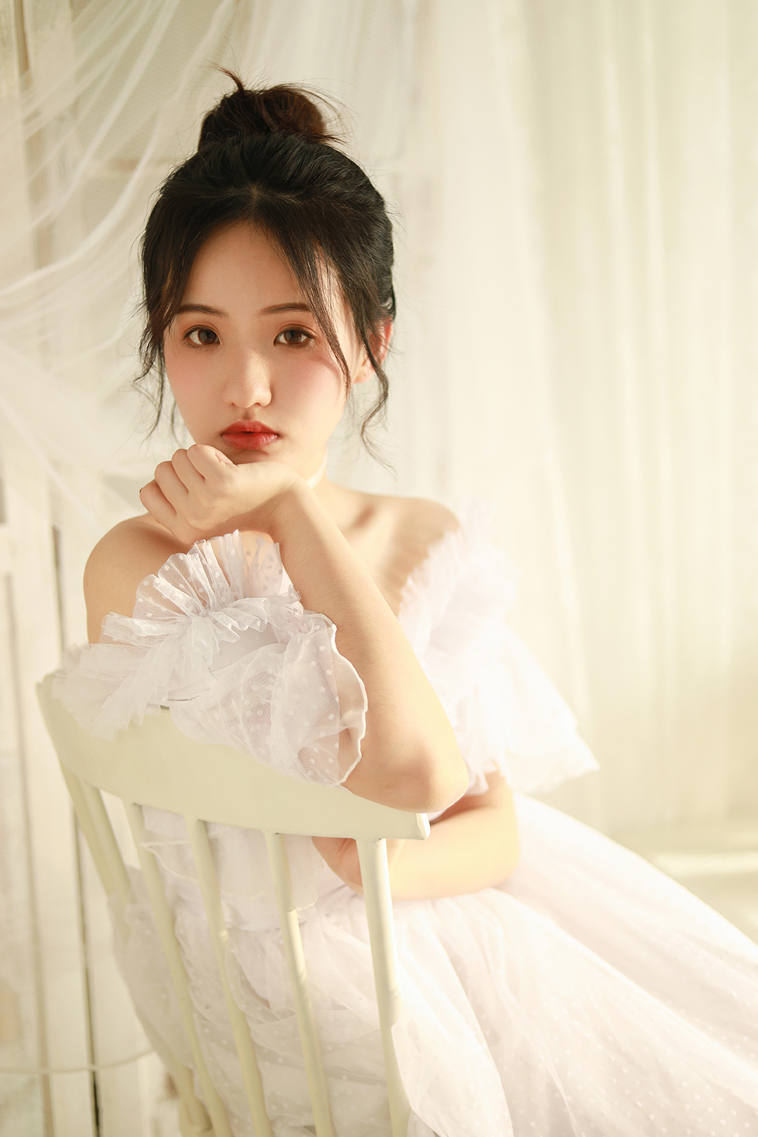奧麗維亞：個(gè)人輕婚紗寫真底片全送