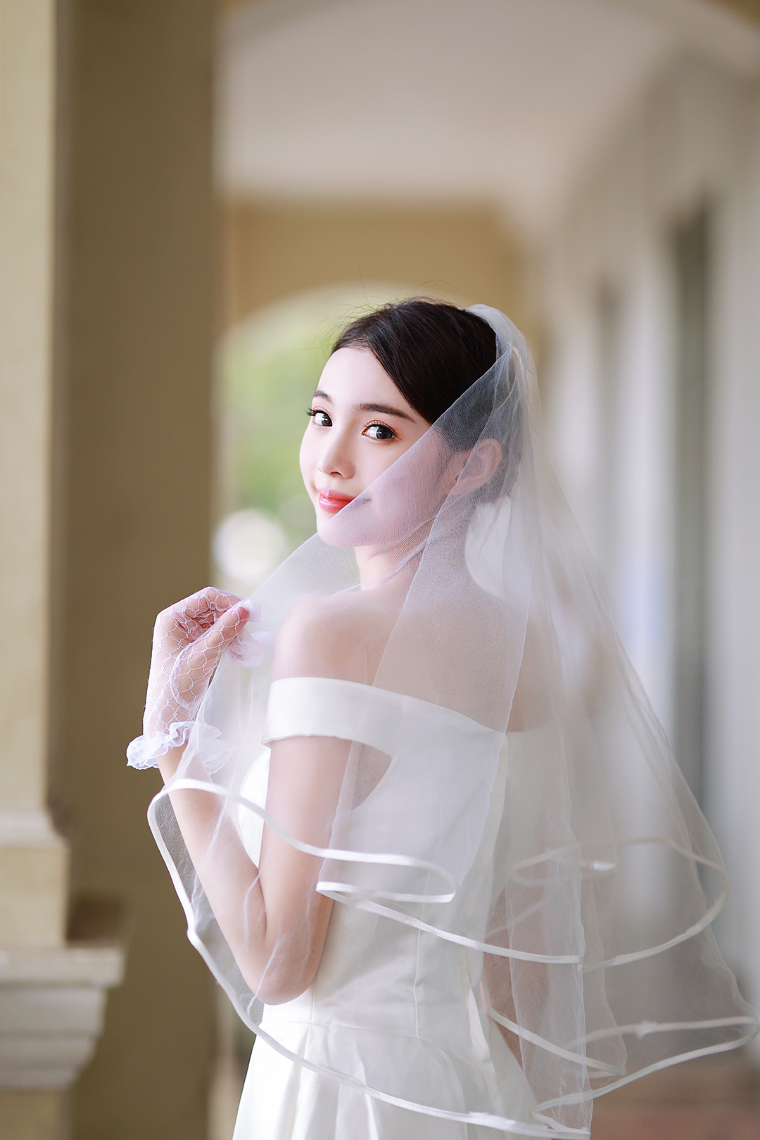 奧麗維亞--奧黛麗赫本風(fēng)格復(fù)古婚紗