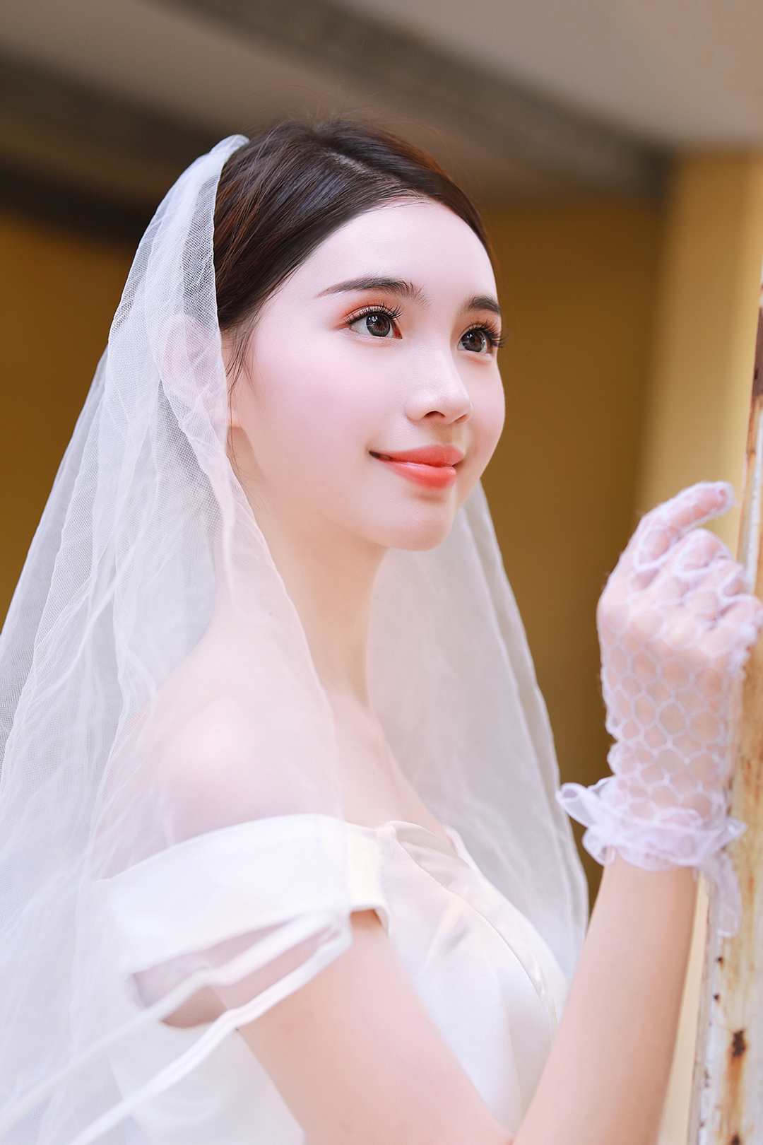 奧麗維亞--奧黛麗赫本風(fēng)格復(fù)古婚紗