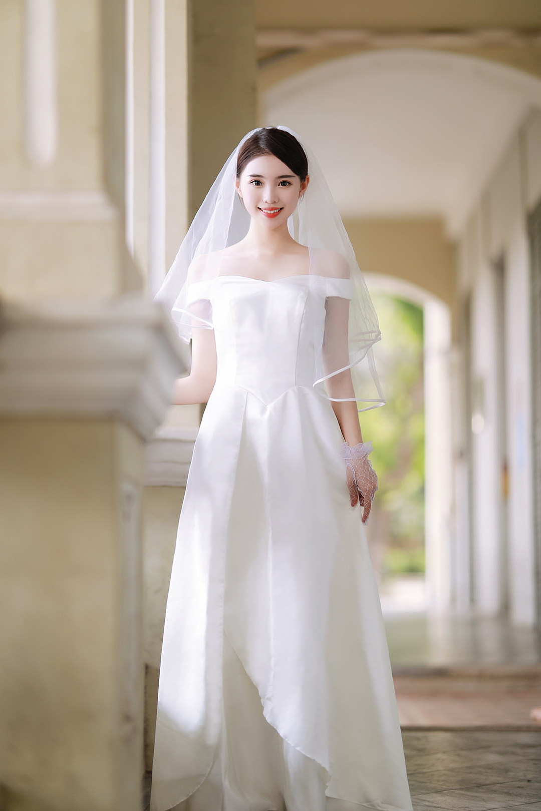 奧麗維亞--奧黛麗赫本風(fēng)格復(fù)古婚紗