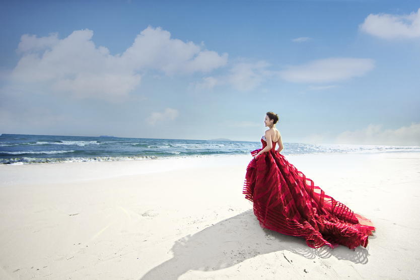 久久视觉全球旅拍婚纱摄影旗舰店案例 -青岛客照----沙滩红色礼服