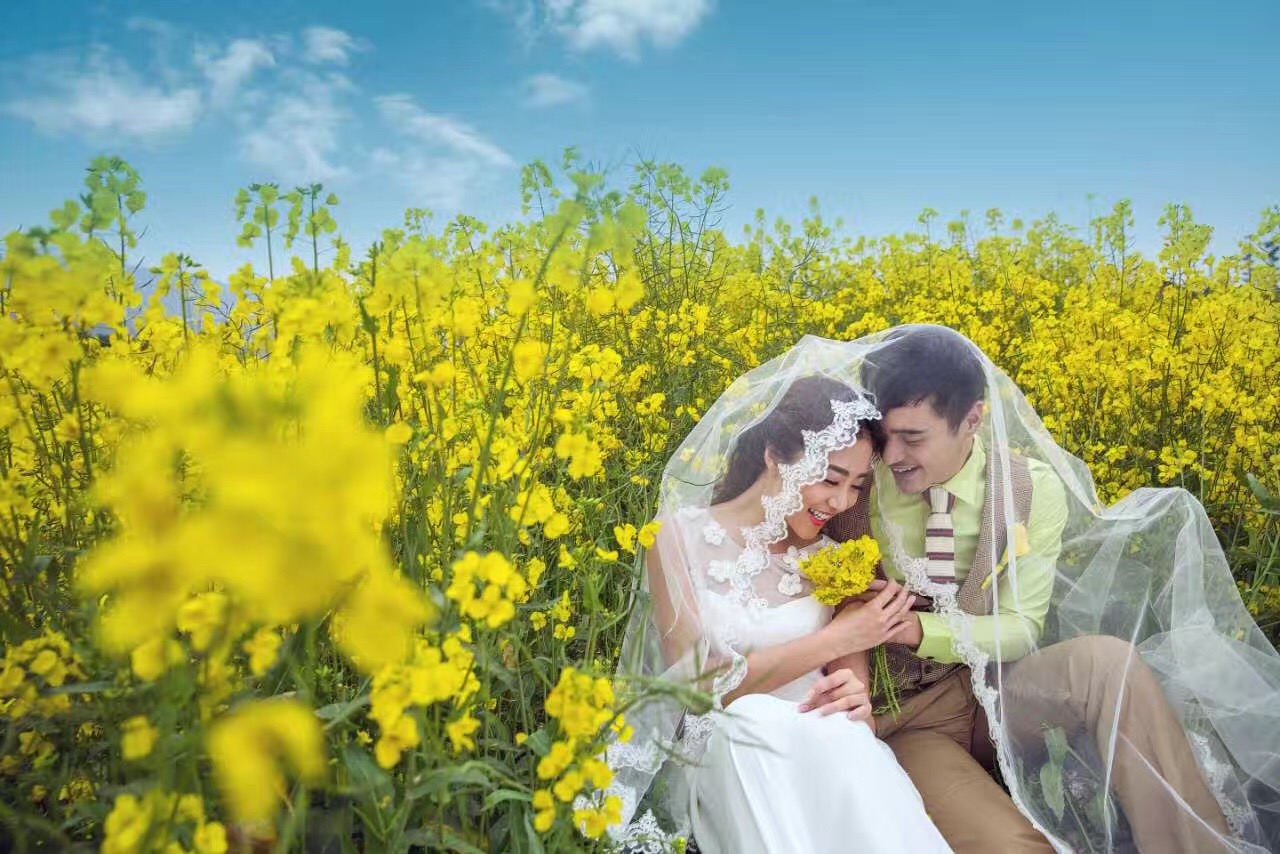 爆款定制婚纱+对戒+10服10造型