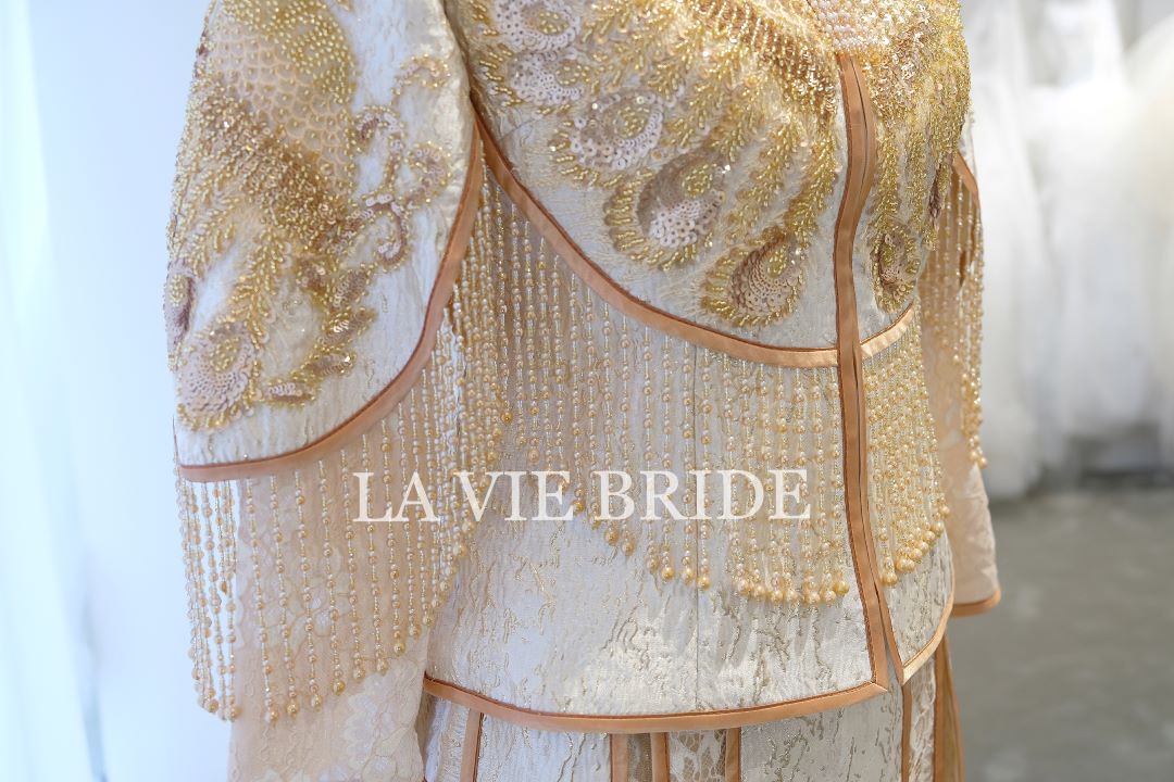 19年中式金色高贵孔雀绣样礼服\/秀禾服