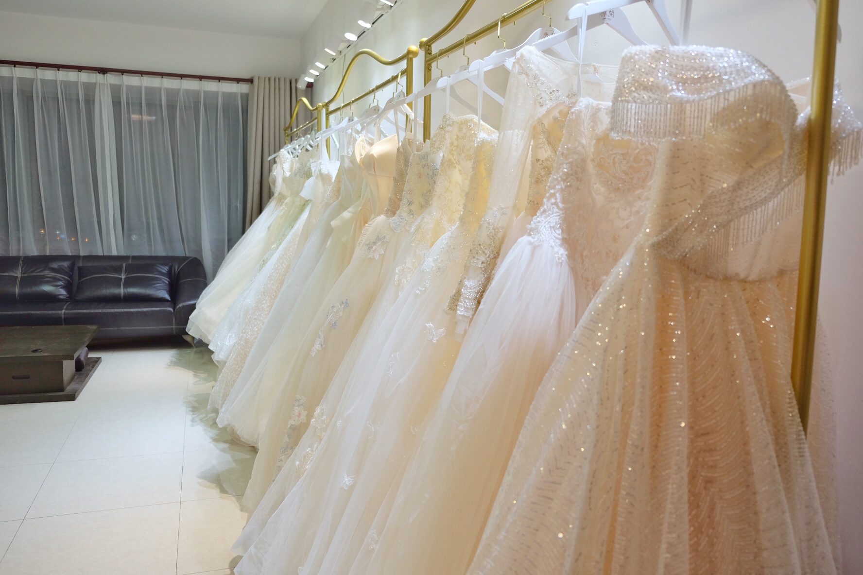 Orchid Bridal秉兰婚纱