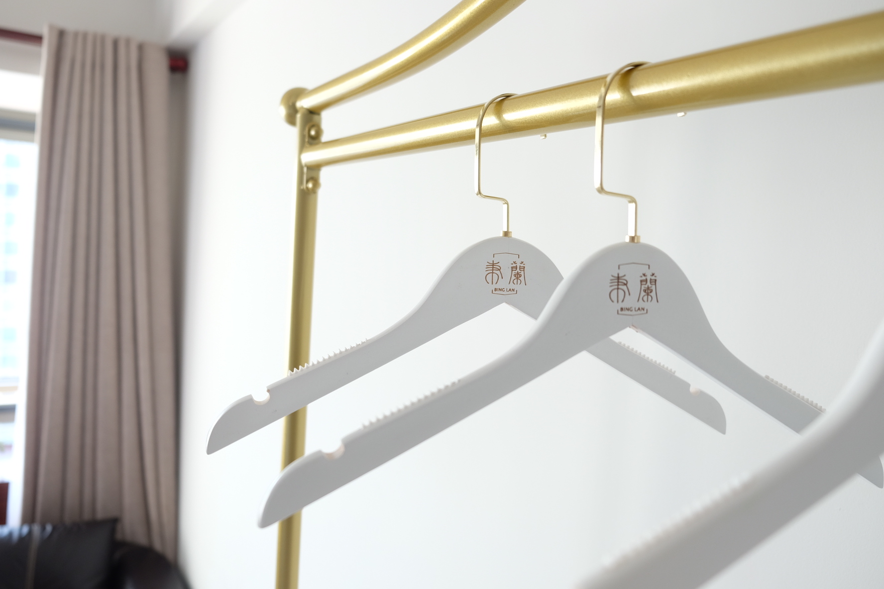 Orchid Bridal秉兰婚纱