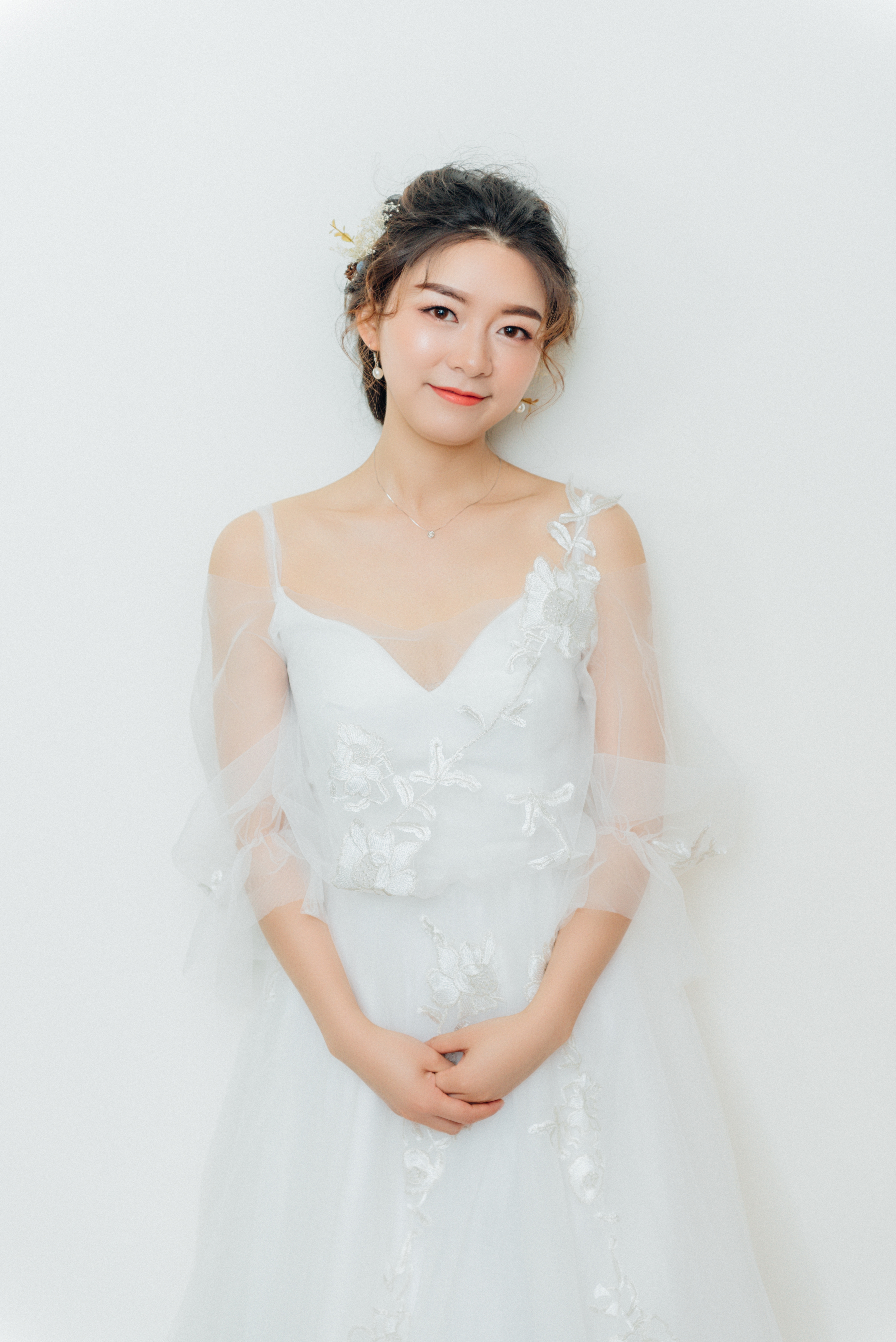 伴娘服+伴郎服+全天婚礼跟妆