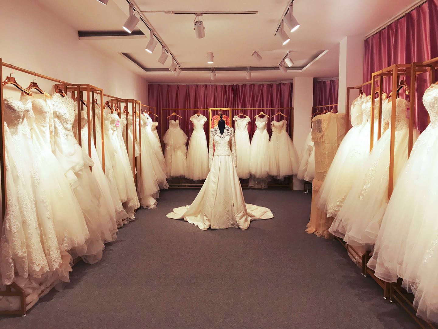 爱美丽Emily婚纱礼服臻品馆