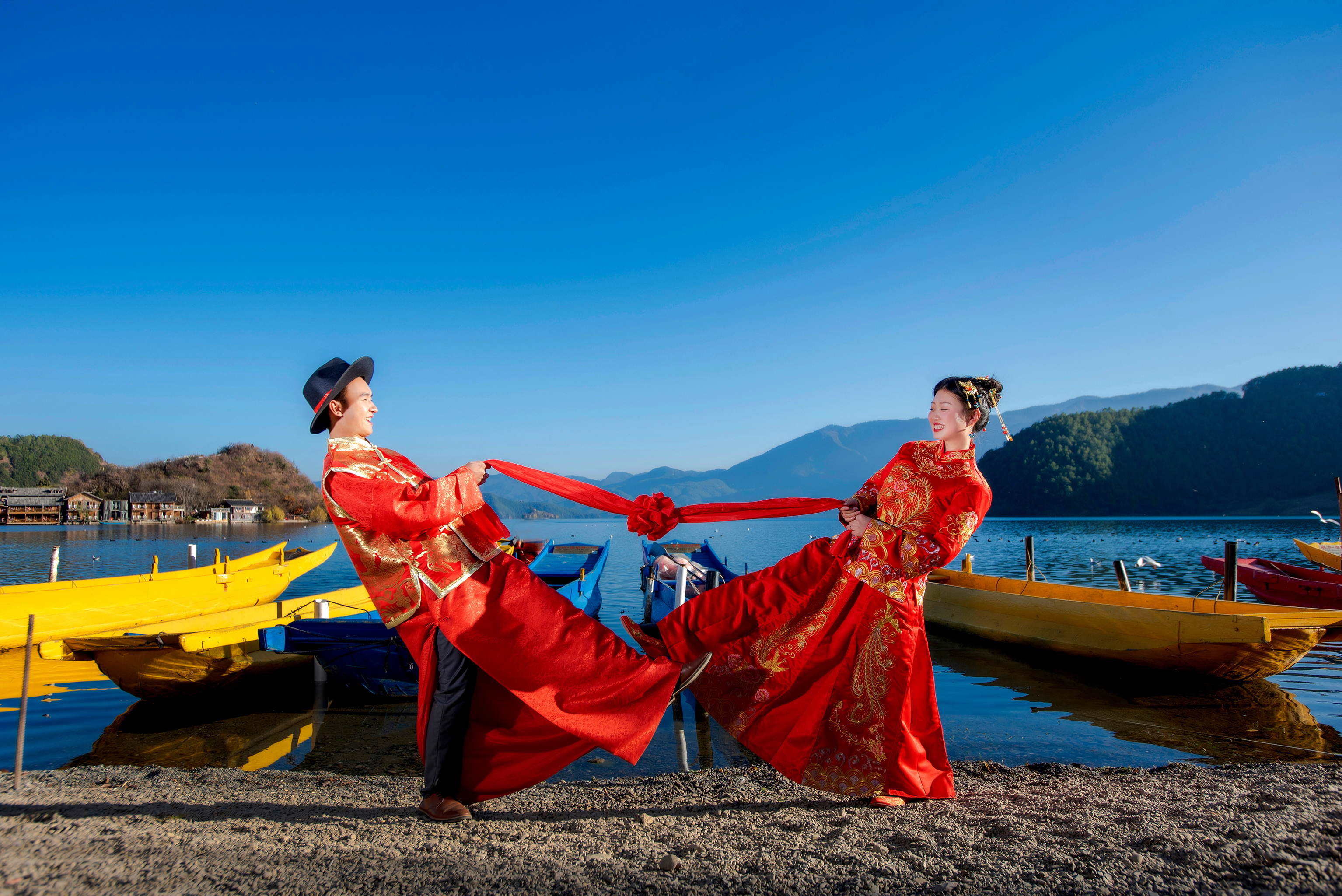 瀘沽湖婚紗全天環(huán)湖拍攝+四服四造+精修50張