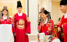 韩式婚纱照片该穿哪种款式婚纱 韩式婚纱照欣赏