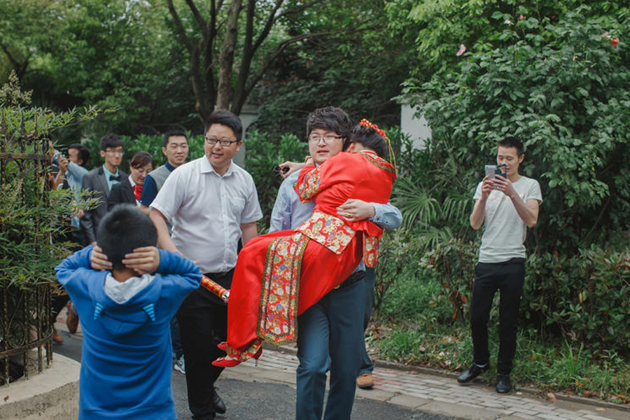 生小孩后怎么樣辦婚禮呢？