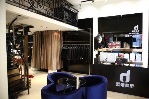 蓝帝格尼西服定制萧山店