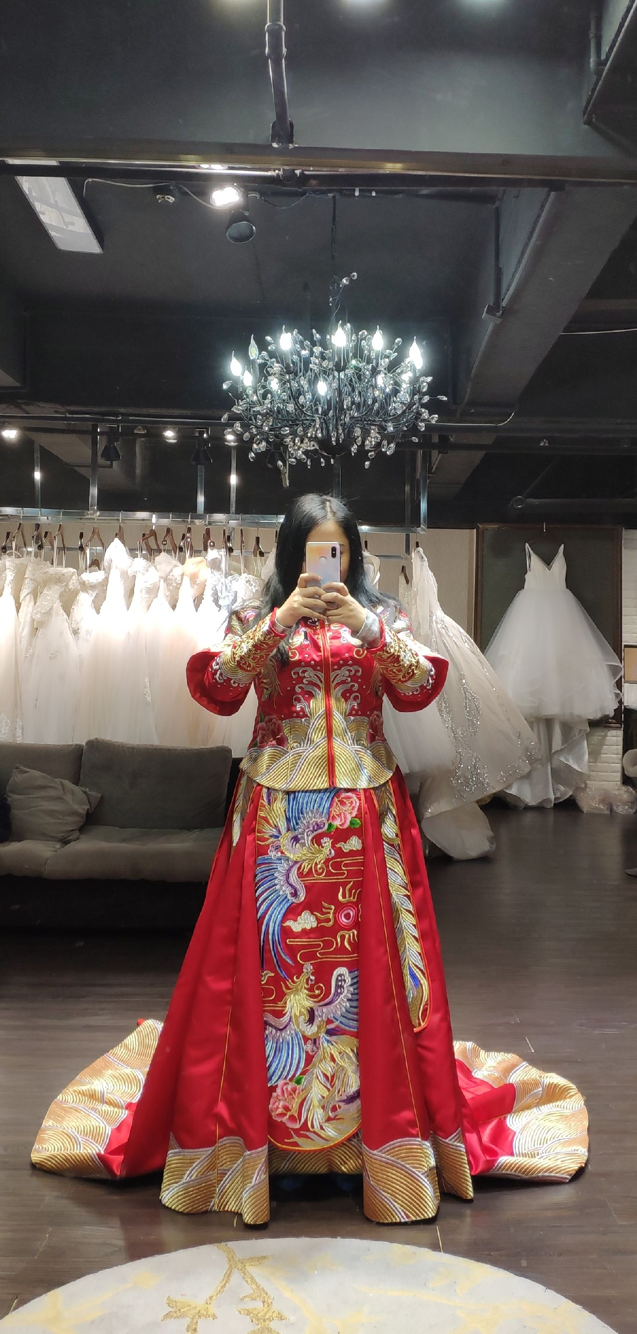 中式婚禮2K搞定所有，新娘手工貼鉆6000顆秀禾服驚艷全場(chǎng)！