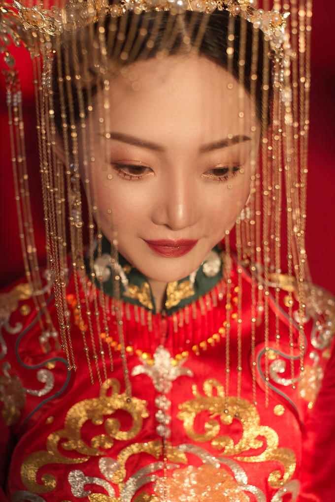 姑娘待闺中嫁，遥盼君郎隔相望