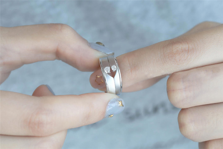 戴银戒指有什么好处 送银戒指的寓意是什么