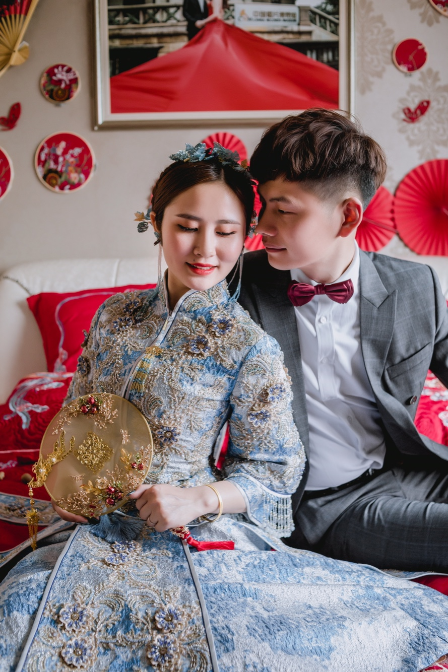 红色婚礼配蓝色秀禾太吸睛！定制婚纱仙气逼人~