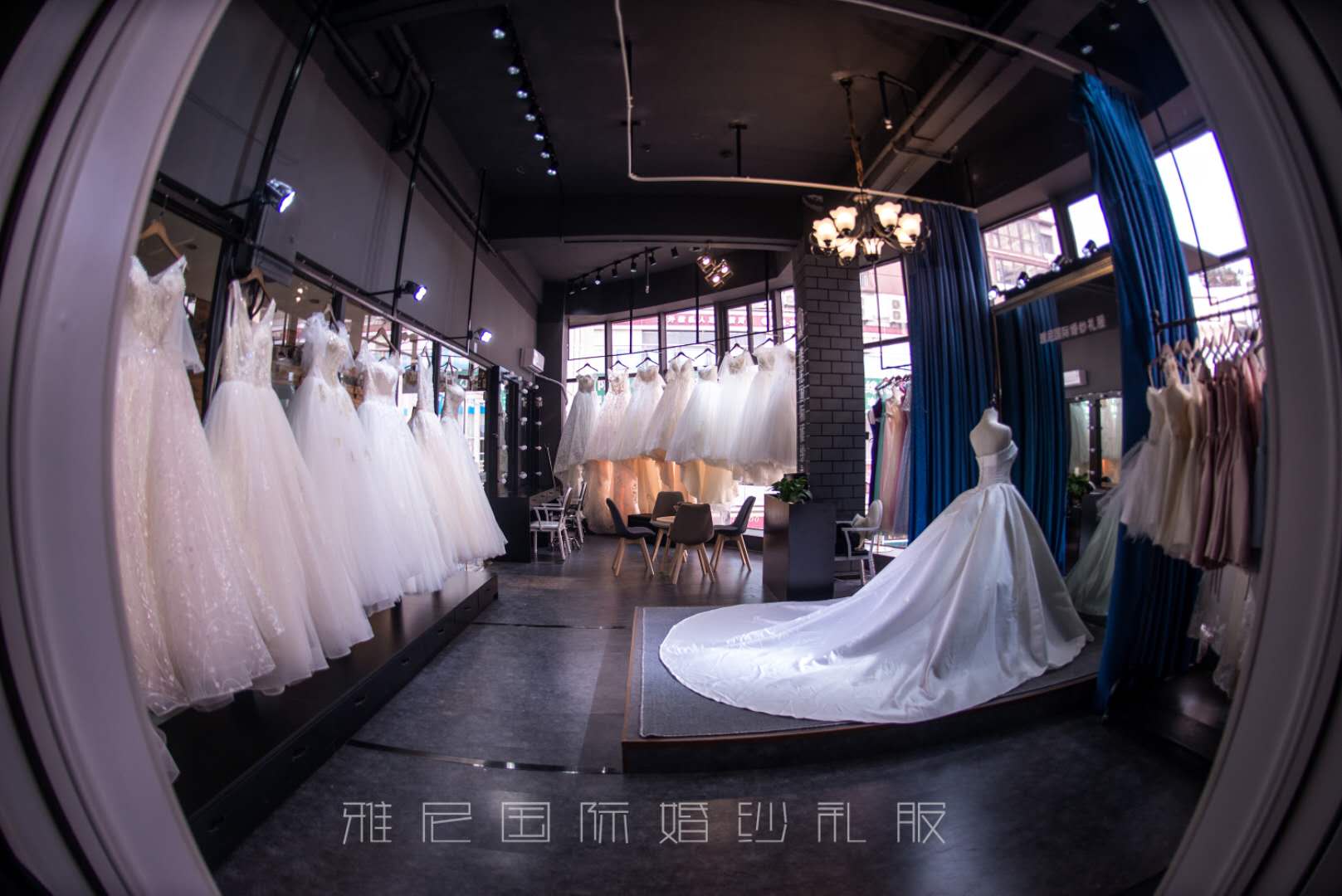 雅尼国际婚纱礼服