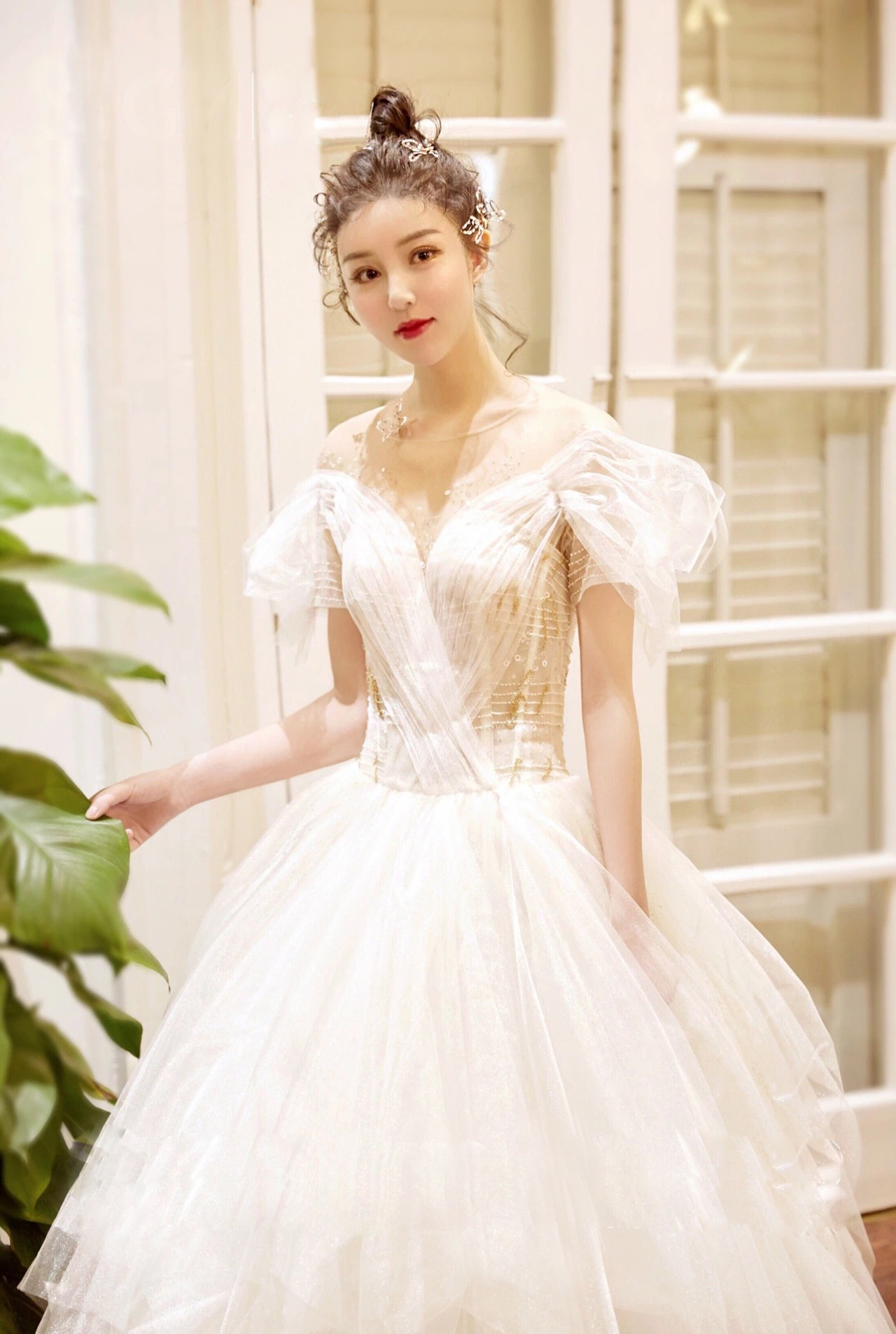 资深新娘跟妆唯美简约妆容 提供免费秀禾服+妈妈妆