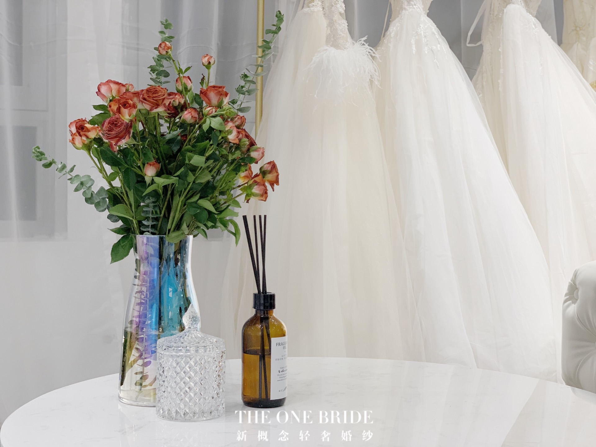 THE  ONE  BRIDE 新概念轻奢婚纱（大连店）