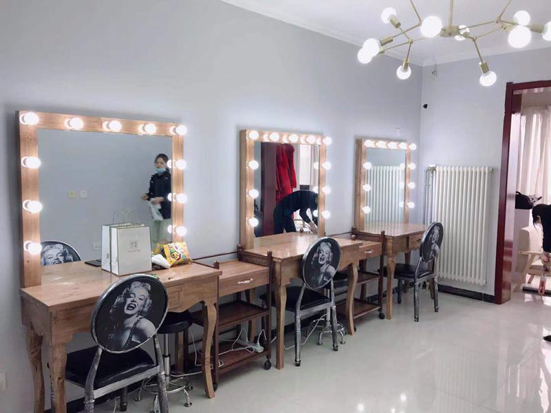 M.C MAKEUP STUDIO