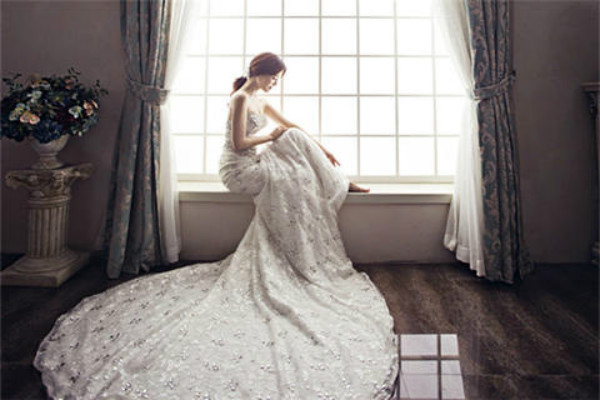 室内婚纱照多少钱 有哪些种类选择
