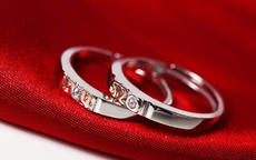 结婚戒指什么时候买啊？