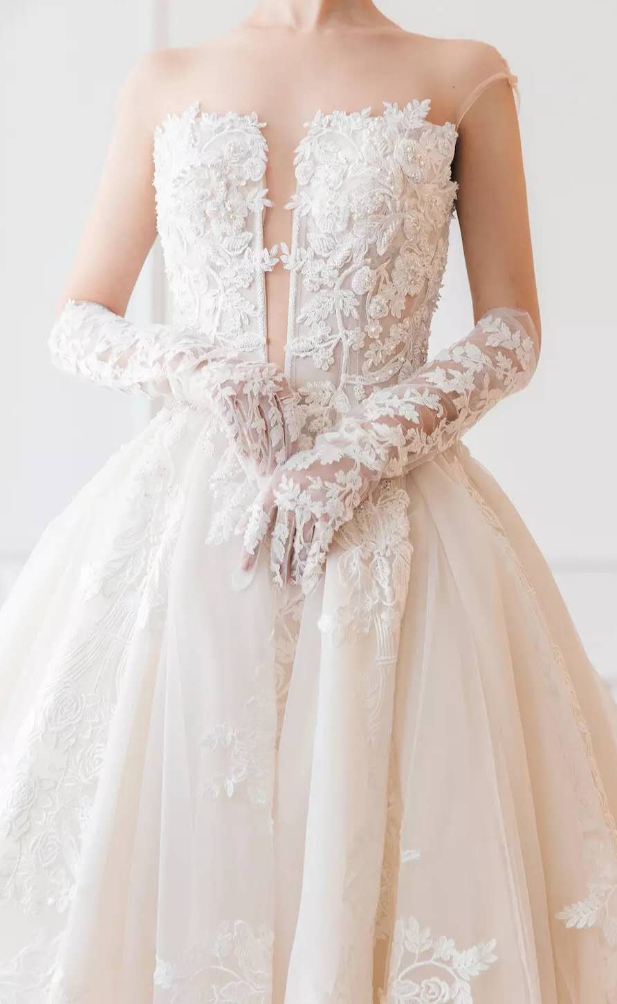 【高端定制】婚纱套系＋总监跟妆+伴娘服