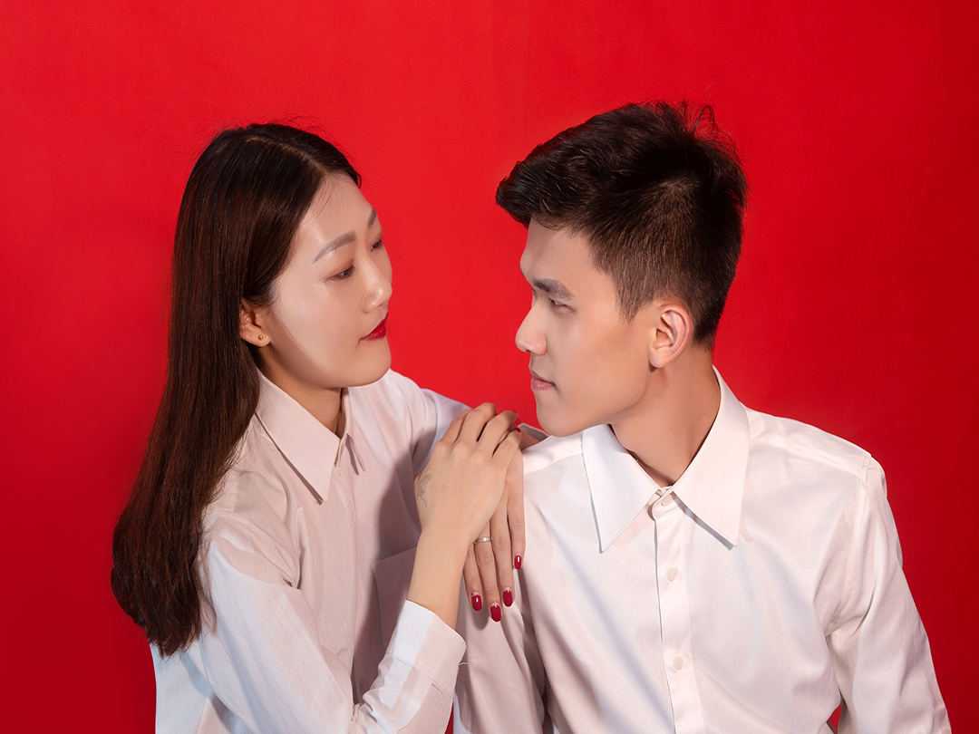结婚登记照+九宫格+1套服装+化妆