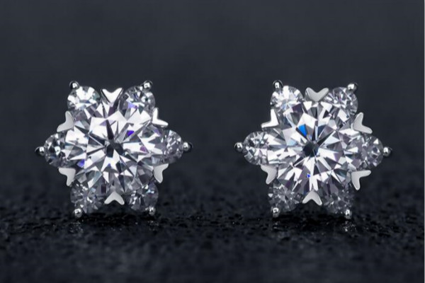 人造钻石和真钻石的区别