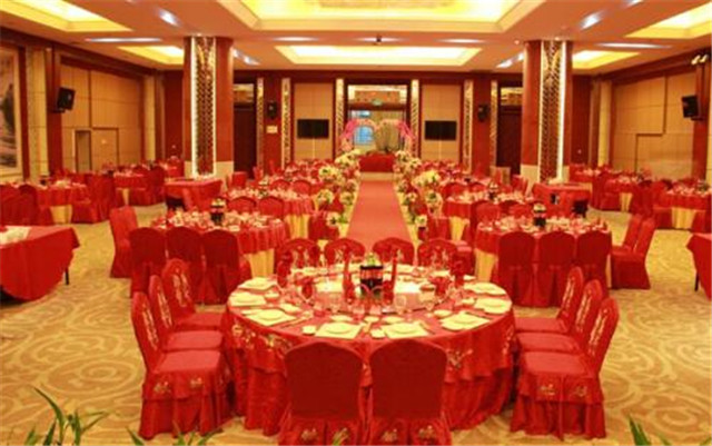 网上订婚宴酒席给多少定金