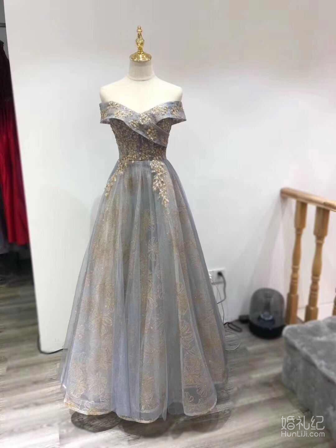 非红敬酒服就不美？雾霾蓝晚礼服显瘦吸睛像公主！