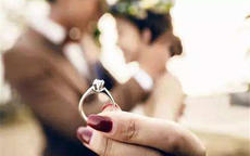 男生结婚戒指戴哪个手指 正确婚戒戴法你知道吗