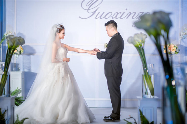 法国要求结婚宣誓不打孩子，而中国的婚礼誓词可以温暖在场所有人