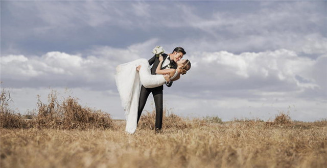 西安婚纱摄影店排名榜 如何选择性价比高的婚纱摄影店