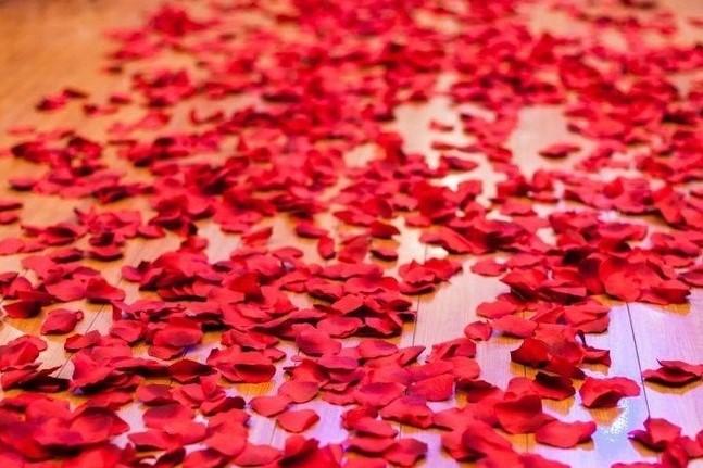 婚房卧室布置用鲜花更浪漫