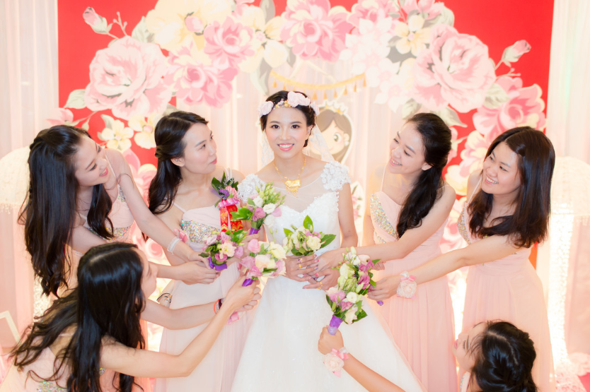 青岛拍婚纱照如何选衣服 新娘这样选婚纱一定不会错