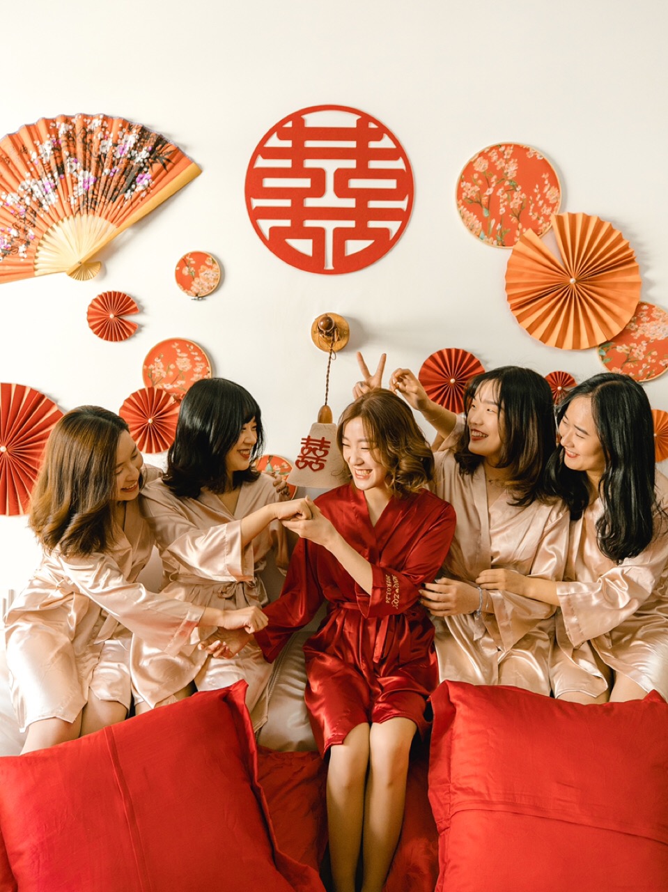 教科书式婚房布置 一个囍字撑场