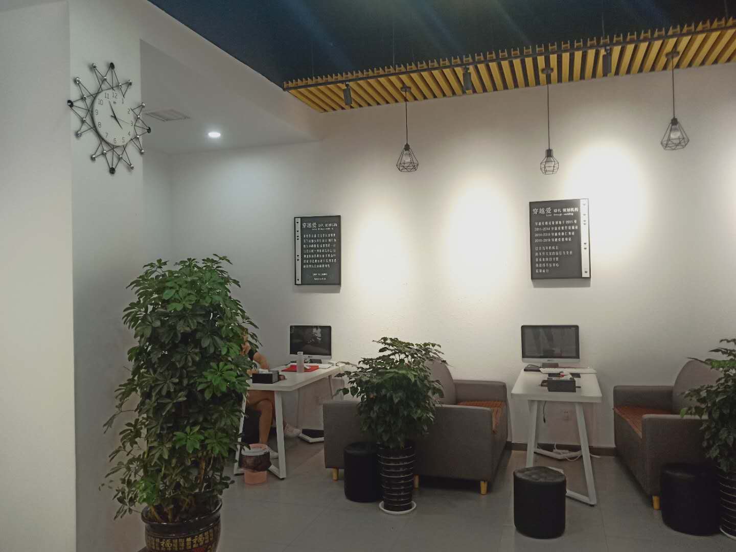 洛宁穿越爱婚礼策划机构