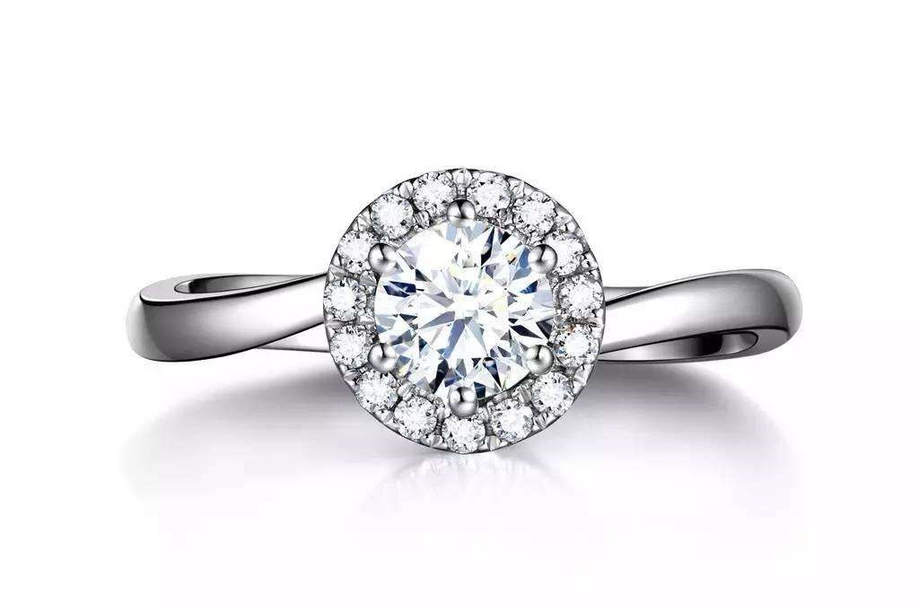 订婚戒指戴哪个手指女2019