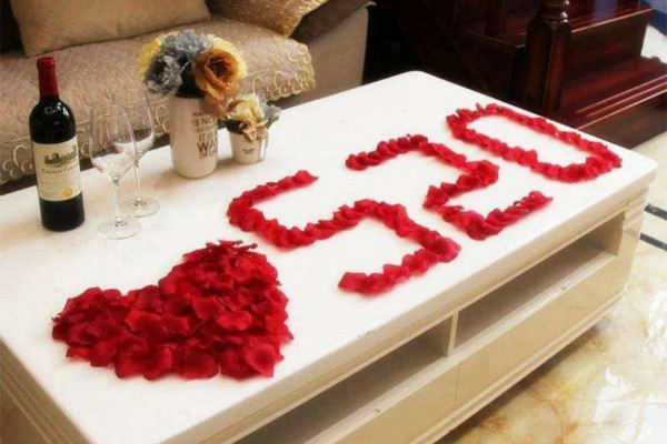 求婚布置房间大概要多少花 鲜花装扮求婚房间有哪些方式