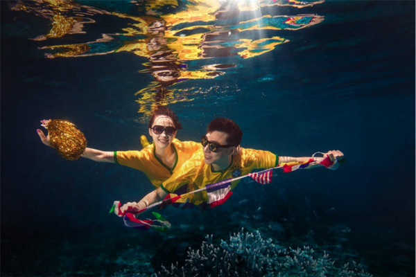 新娘水下婚纱照掀潮流 水下婚纱照要注意什么