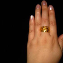 女生粗手指戴戒指的图片 手指比较粗的戴什么戒指合适？
