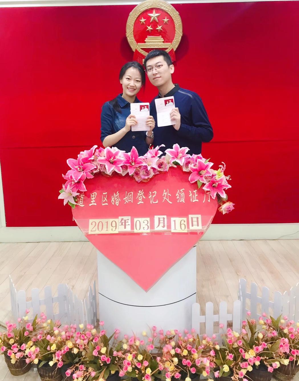 史上最簡單求婚+好事多磨，領證也要去三次