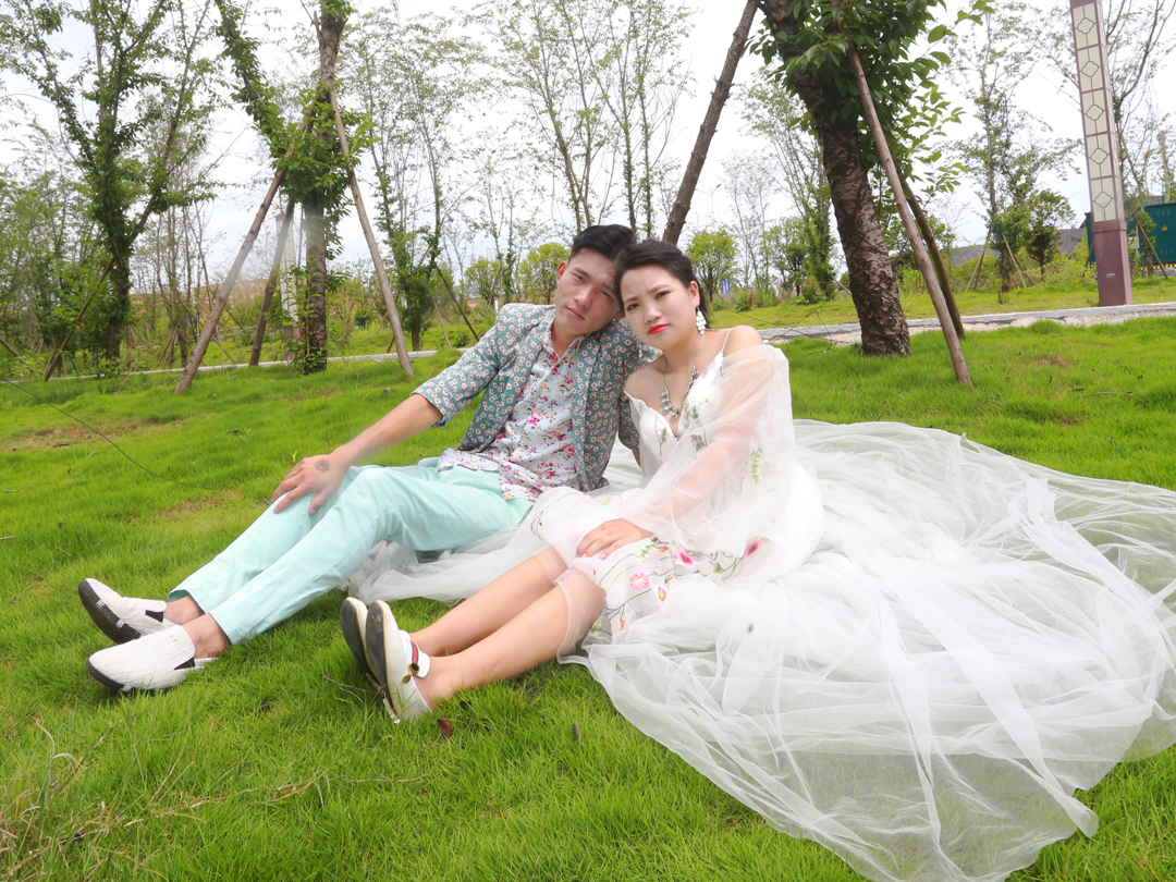 【依恋婚纱摄影】  十服十造美拍中