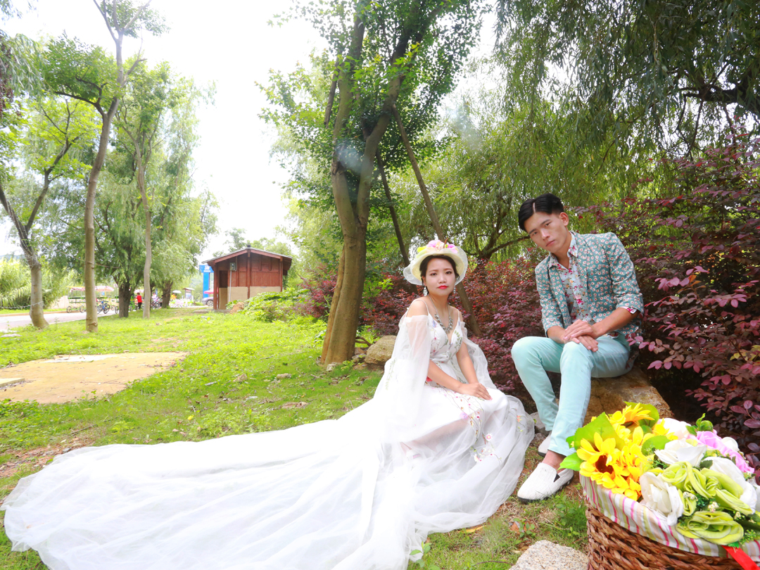 【依恋婚纱摄影】  十服十造美拍中