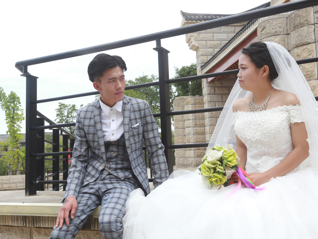 【依恋婚纱摄影】  十服十造美拍中