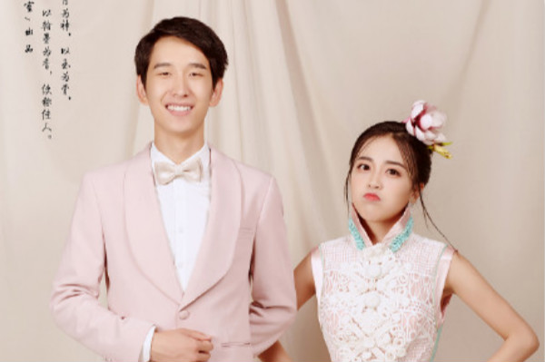 中式粉色婚纱照