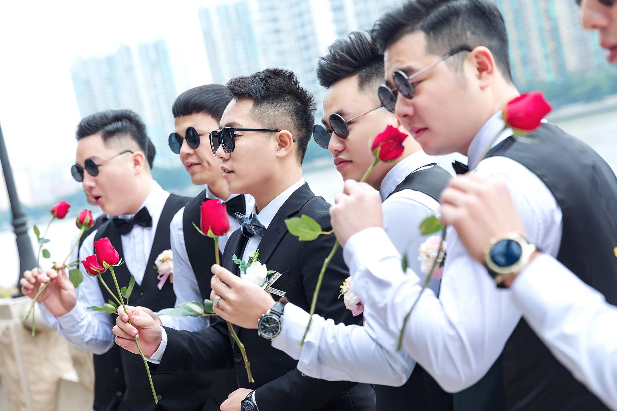 资深摄影师＋资深化妆师＋资深摄像师